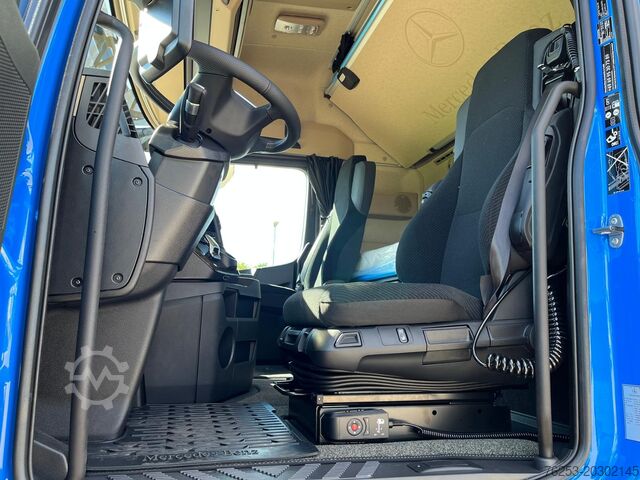 Standardowy ciągnik siodłowy Mercedes-Benz Actros 1848 LS KlimaA STH Pano Luft AUT AHK ACC