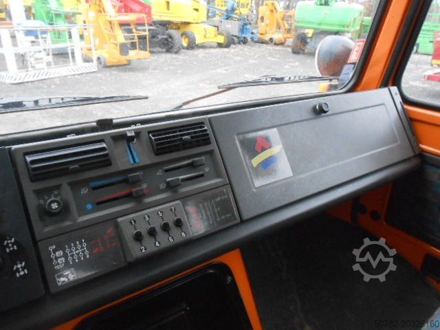 Kiper kamion UNIMOG U1450 427/11 mit Kran