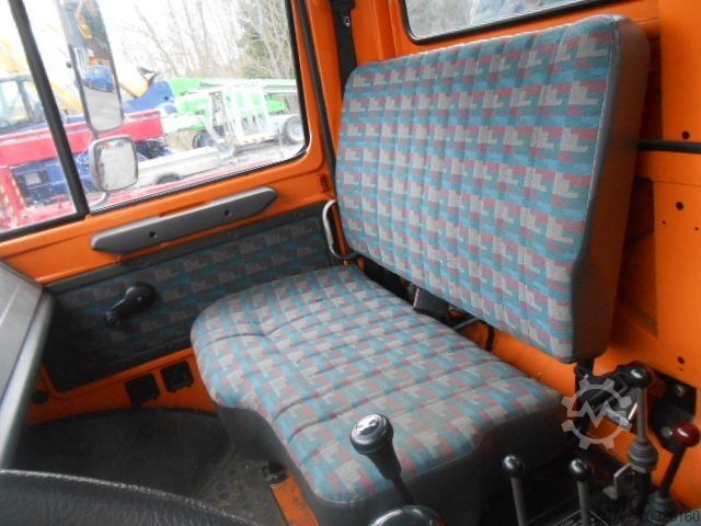 Kiper kamion UNIMOG U1450 427/11 mit Kran