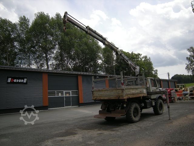 Trostrani kiper kombi MERCEDES-BENZ Unimog U1250 mit Kran MKG 105