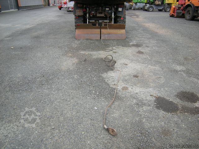 Trostrani kiper kombi MERCEDES-BENZ Unimog U1250 mit Kran MKG 105