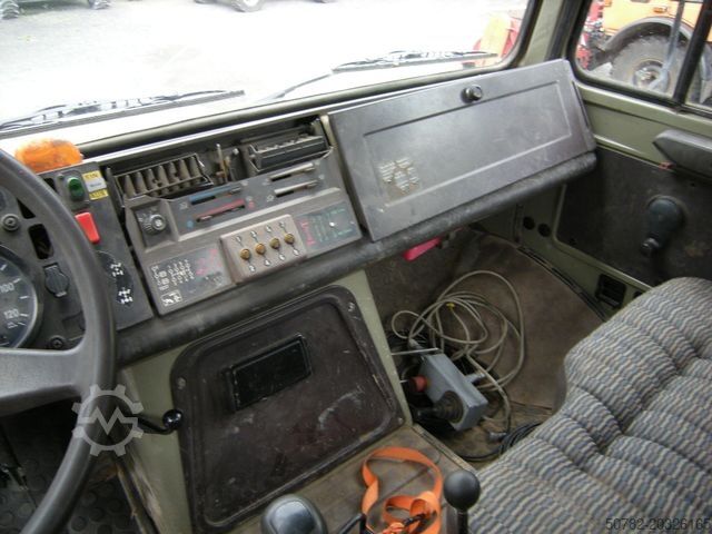 Trostrani kiper kombi MERCEDES-BENZ Unimog U1250 mit Kran MKG 105