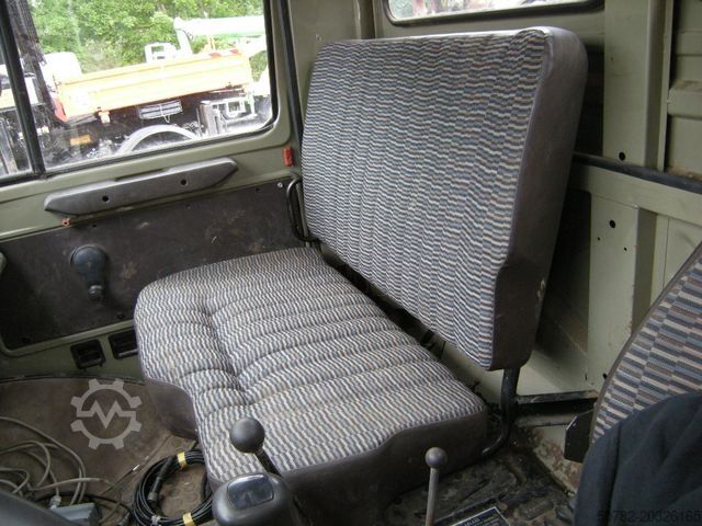 Trostrani kiper kombi MERCEDES-BENZ Unimog U1250 mit Kran MKG 105