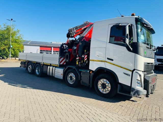 Autocamion cu destinație specială VOLVO FH 500 8x2 mit F710RA.2.27 L426 und V20 Winde