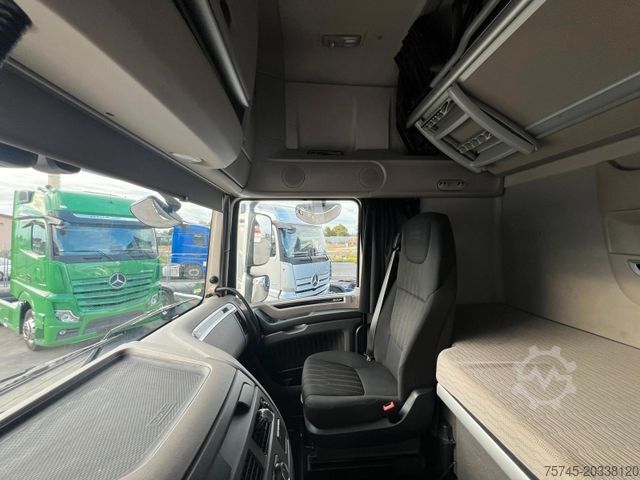 Standard nyergesvontató DAF XF 530 *ACC* 2XTANK *STANDKLIMA* RETARDER * BJ19