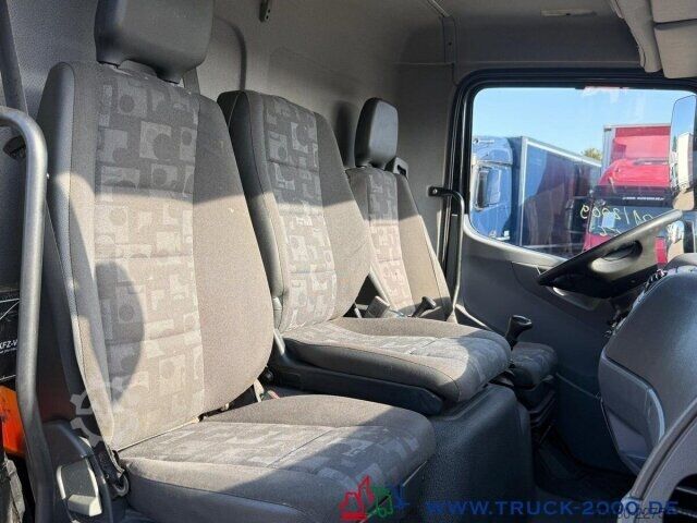 Dobozos furgon Mercedes-Benz Atego 816 Koffer 6m Ladebordwand ADR 3 Sitze AHK