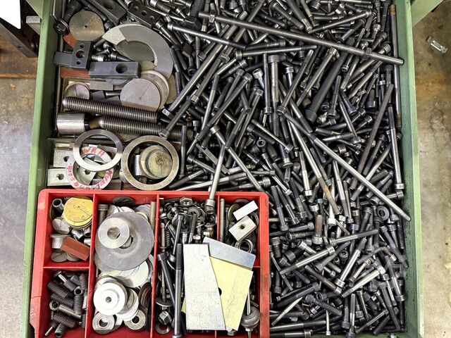 Werkbank met inhoud Workbench with Contents