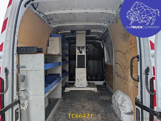 Lifting platform Renault Master 145.35 nacelle