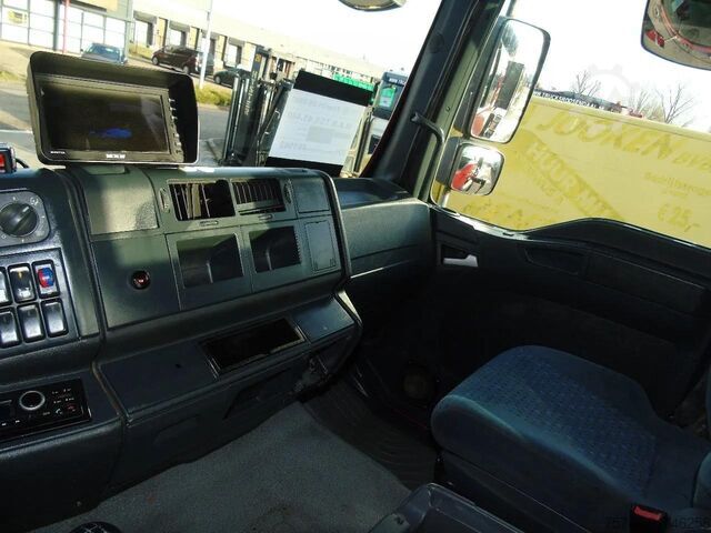 Containertransport (haakarmsysteem) MAN TGA 41.440 8X4 + HIAB 166 E-3 HIPRO + REMOTE + ...