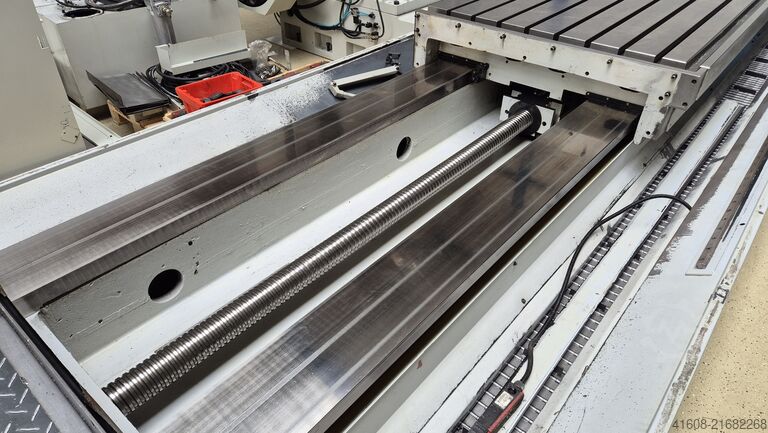 Sengtype fræsemaskine KIHEUNG U 1350