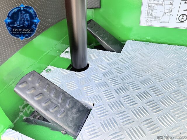 Empilhadeira multidirecional Combilift C4000 GAS DUPLEX 4050 WIDE POSITIONER