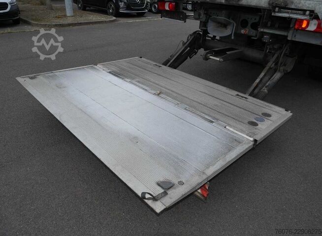 Φορτηγό πλατφόρμα με μουσαμά MERCEDES-BENZ 1832L Curtainsider LBW 2tEscha LBW Klima Heizung