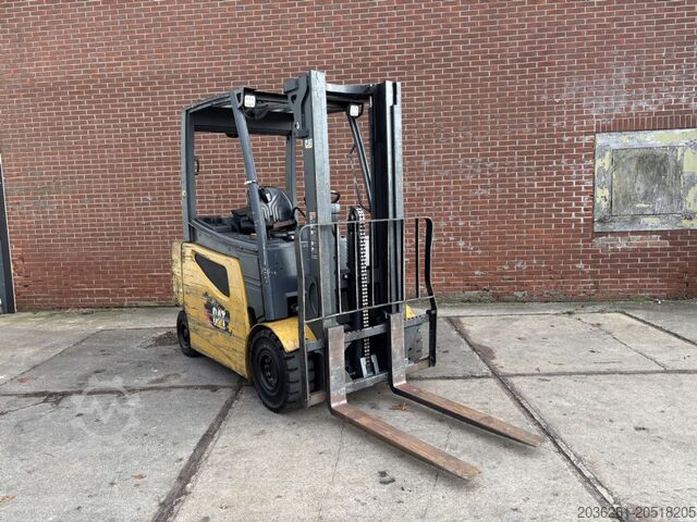 Electric 4-wheel forklift Caterpillar 2EP5000
