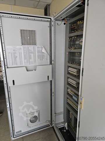 Schaltanlage und Schaltfeld Axis Industries / Rittal TS8 industrial cabinet group