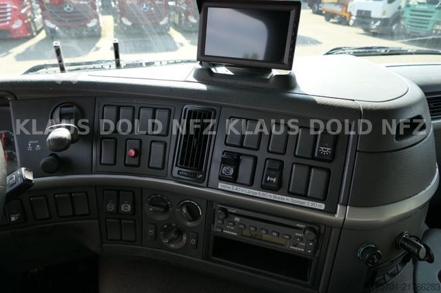 Dobozos teherautó VOLVO FM 9-260 Koffer Kamera LBW