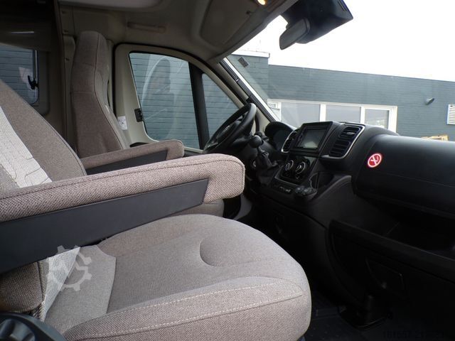 Halvintegrerad husbil BÜRSTNER Lyseo TD 690 G Harmony Line, Backofen, Navi