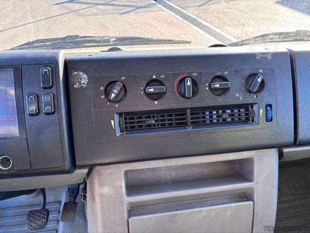 Furgoneta caja MERCEDES-BENZ Vario 818 D Koffer mit LBW Klima E5 Motorbremse