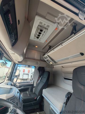 Ciągnik siodłowy typu volume DAF XF 106.480 SSC mega