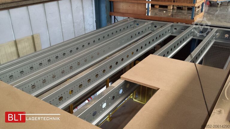 Piattaforma di archiviazione 10x20m Lagerbühne , Belastung : 500kg/qm Unterkante: 2,5m ,ca. 200qm Systembühne