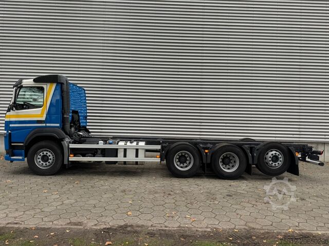 Chassi med hytt Volvo FM 410 / 8X4 / I-Shift / ADR / Tridem / TUV: 6-...