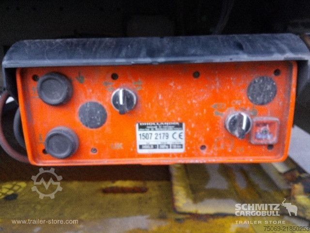 Semirimorchio frigorifero Schmitz Cargobull Reefer Multitemp Taillift