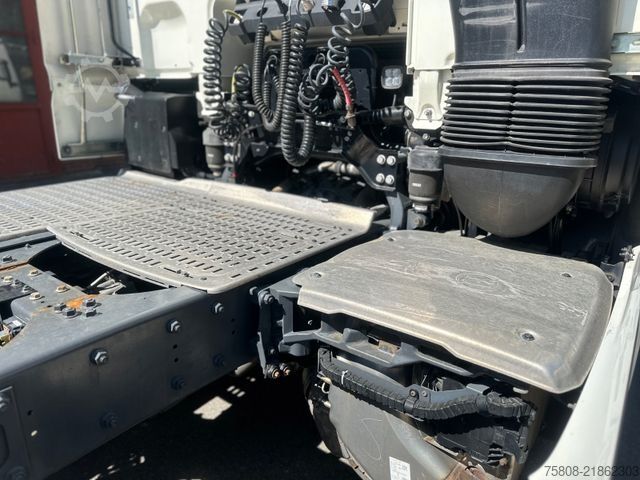 Standardowy ciągnik siodłowy DAF XF530 FT 2 Tanks 1180L Euro6e Retarder Xenon
