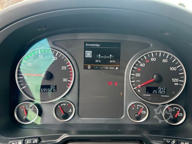 Felépítménycserélő teherautó MAN TGX 26.460 XLX BDF Multi 2 Tanks Intarder ACC
