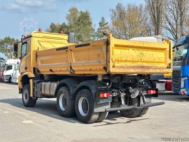 Háromirányú billenő teherautó MERCEDES-BENZ Arocs 3345 6x6 Meiller DSK Bordmatik AHK