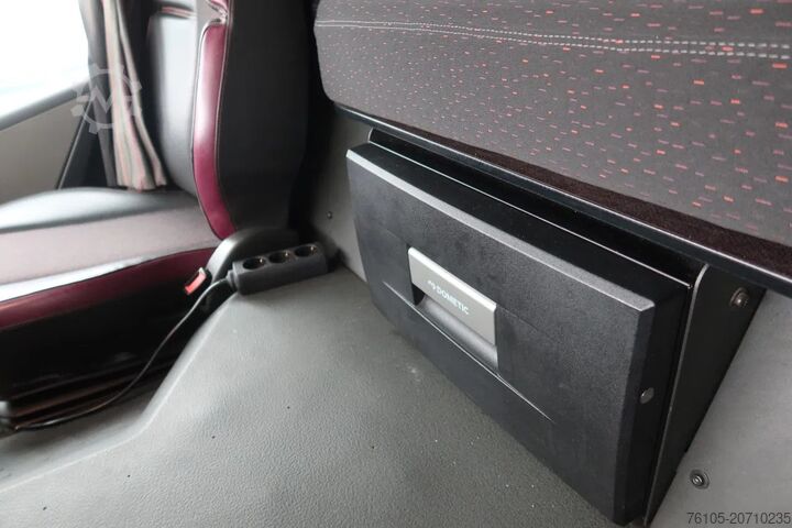 Box body Volvo FM 340 Geïsoleerd Dak DHollandia 3000 kg