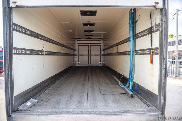 Chladírenská/mrazírenská přeprava VOLVO FM340+POUSSIN/CHICKEN/KUIKEN/KÛKEN