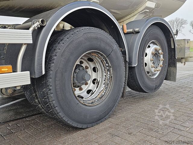 Camião-cisterna SCANIA P280