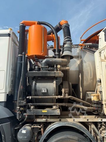 Camião-cisterna de vácuo MERCEDES-BENZ Arocs 3753 8x4 Wiedemann Super1000