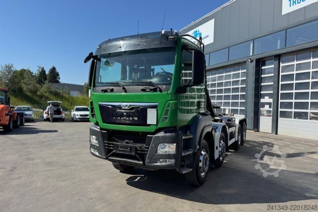 Hákový nosič kontejnerů MAN TGS 35.480 8x4 Moser