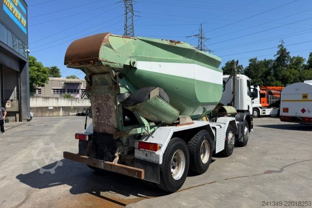 Caminhão para fins especiais SCANIA P380 8x4 Silo 12m3