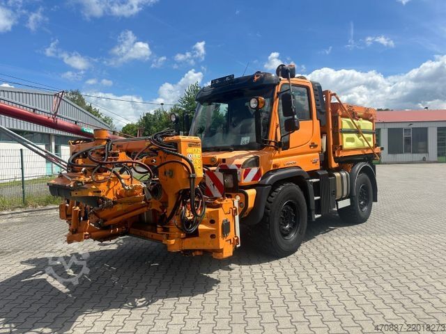 Caminhão para fins especiais UNIMOG U 423 / Mähausstattung Dücker / Salzstreuer