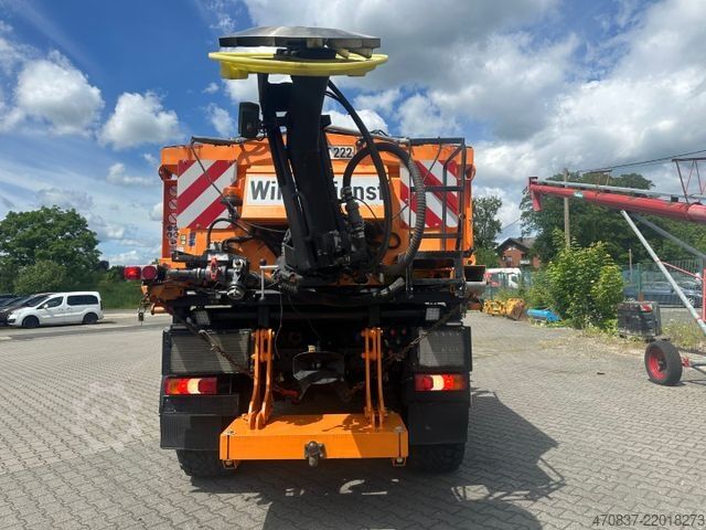 Caminhão para fins especiais UNIMOG U 423 / Mähausstattung Dücker / Salzstreuer