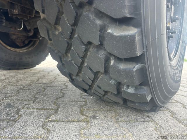 Caminhão para fins especiais UNIMOG U 423 / Mähausstattung Dücker / Salzstreuer