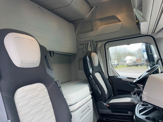 Standard tractor unit FORD F-Max 500 / 4x2 / Retarder / Navi / 1. Hand