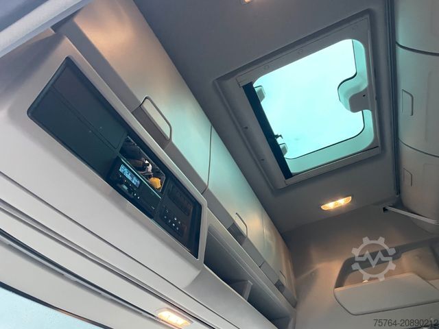 Standard tractor unit FORD F-Max 500 / 4x2 / Retarder / Navi / 1. Hand