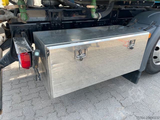 Tanker truck MAN TGX 26.460 mit 31m³ Heitling Silo / 4 Kammern