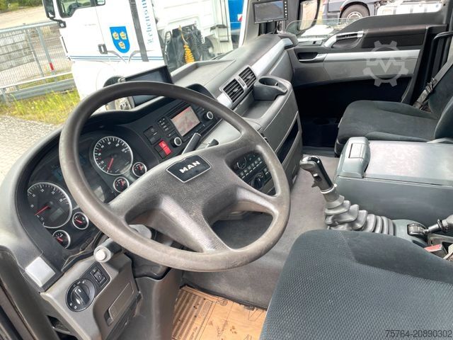 Ciężarówka z płaską platformą MAN TGS 26.440/Pritsche/Hiab 211 EP-3/FUNK/6x6 Hydro