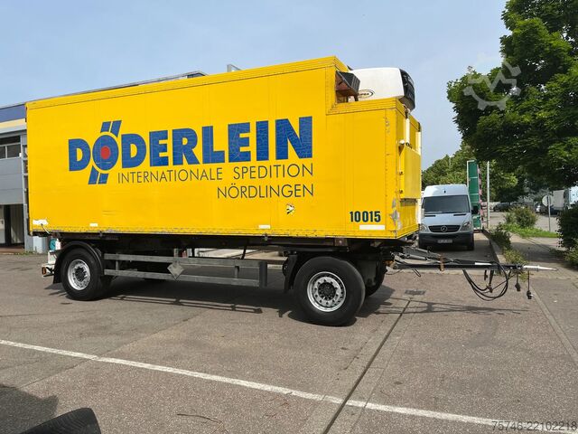 Kølet/frosset transport Schmitz Cargobull 4x WKO Lafette mit Tiefkühlkoffer-Wechselbrücke