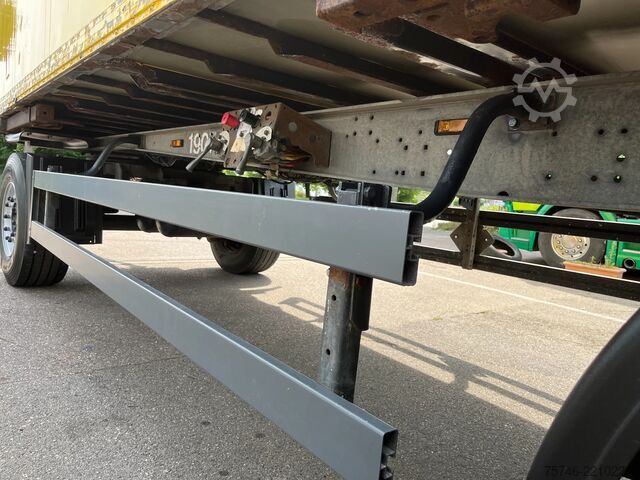 Kølet/frosset transport Schmitz Cargobull 4x WKO Lafette mit Tiefkühlkoffer-Wechselbrücke