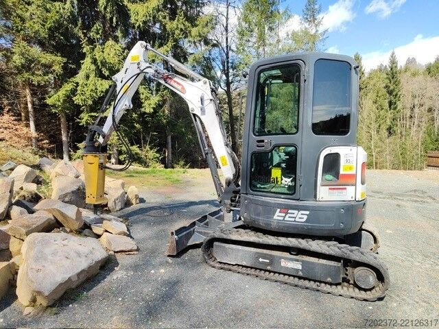 Mini-pelle Bobcat E26