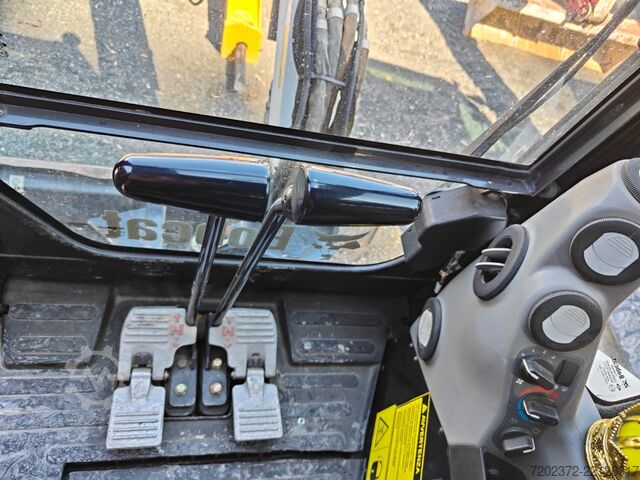 Mini-pelle Bobcat E26