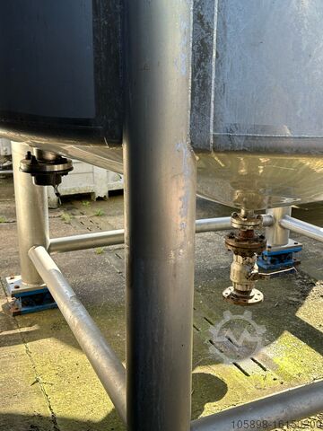 Gran depósito de aceite NN Oil storage tank