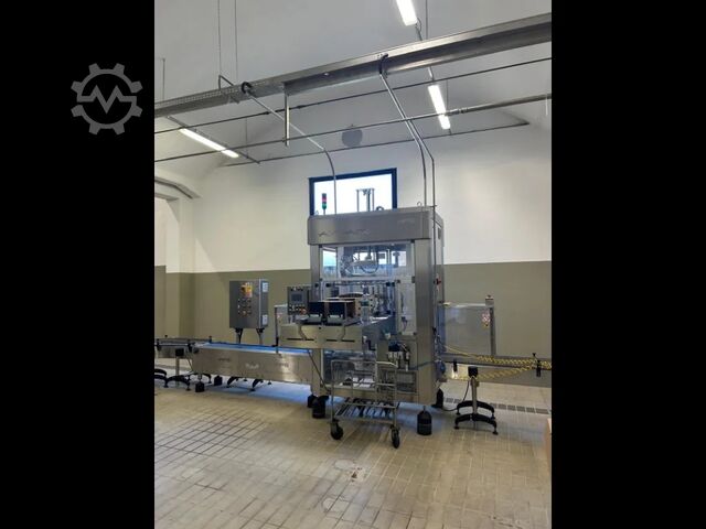 Brugt nøglefærdig vinpåfyldningslinje til glas, kapacitet 16.000 flasker/timen, årgang 2005, model . Cames MASTER TRONIC 40/48/8-8
