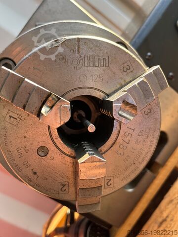 CNC-draaitafel Fadal VH65 met Röhm Ø125 spankop – 4e as Stół obrotowy CNC Fadal VH65 z uchwytem Röhm Ø125 – 4 oś