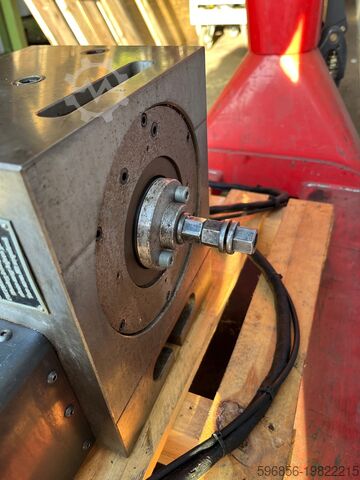 CNC-draaitafel Fadal VH65 met Röhm Ø125 spankop – 4e as Stół obrotowy CNC Fadal VH65 z uchwytem Röhm Ø125 – 4 oś