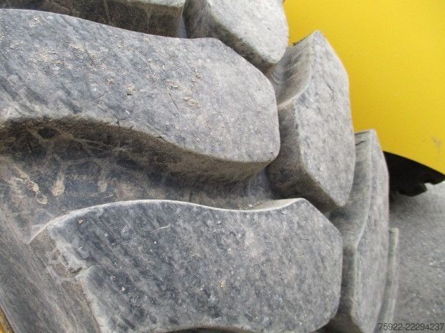 Radlader KOMATSU WA380 1. Hd aus Kommunalbesitz